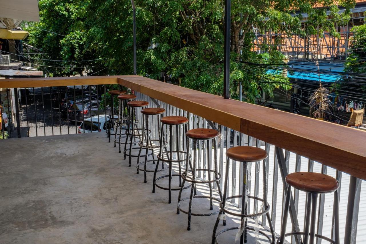 Kumpul Hostel Kuta Legian Eksteriør billede