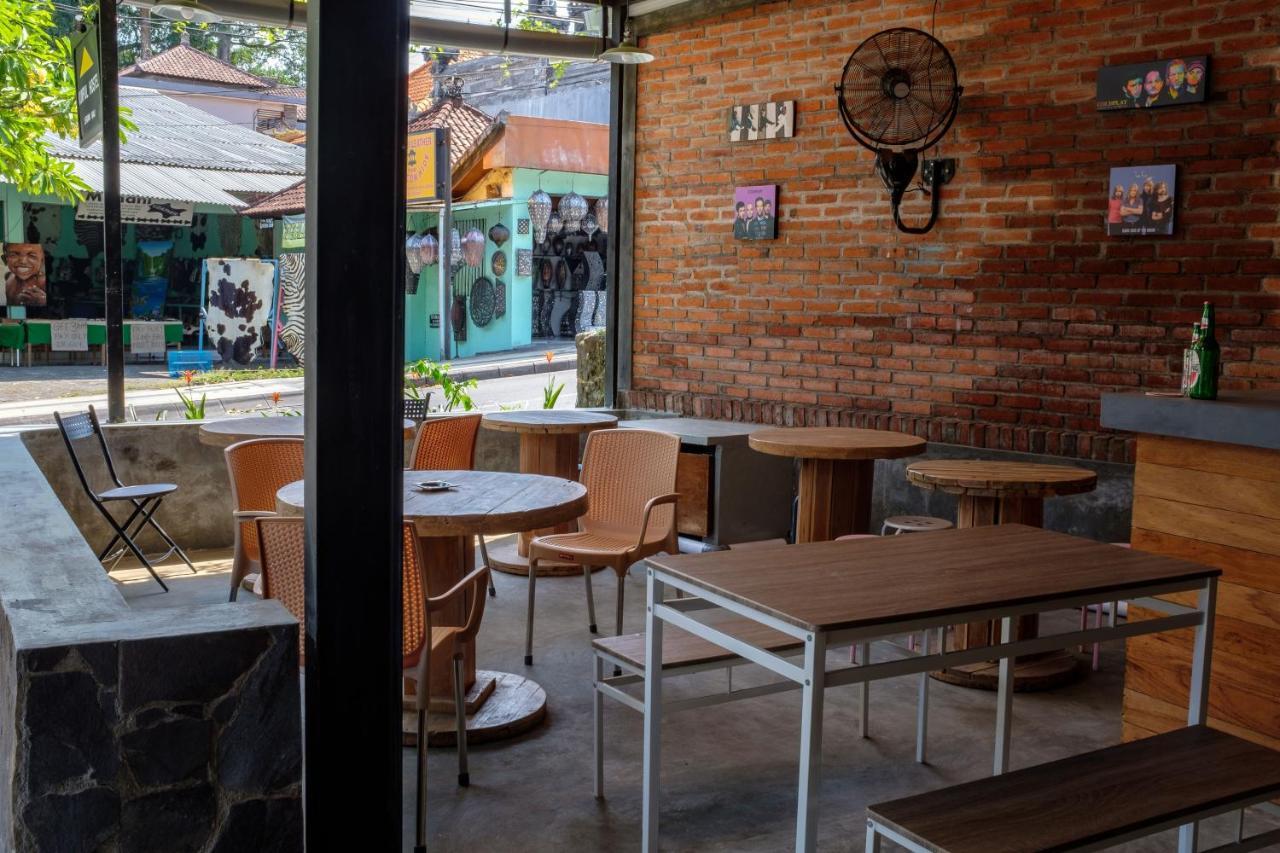 Kumpul Hostel Kuta Legian Eksteriør billede