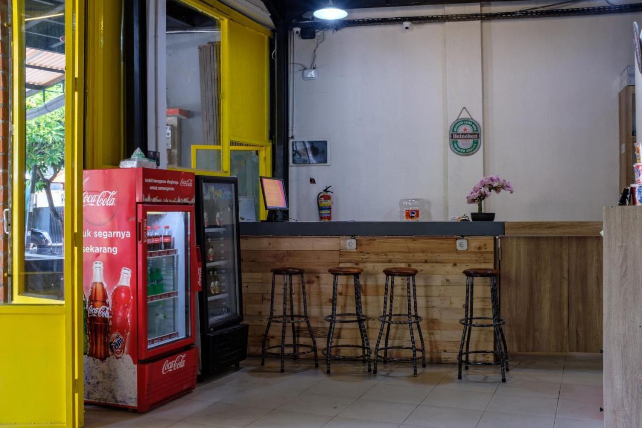 Kumpul Hostel Kuta Legian Eksteriør billede